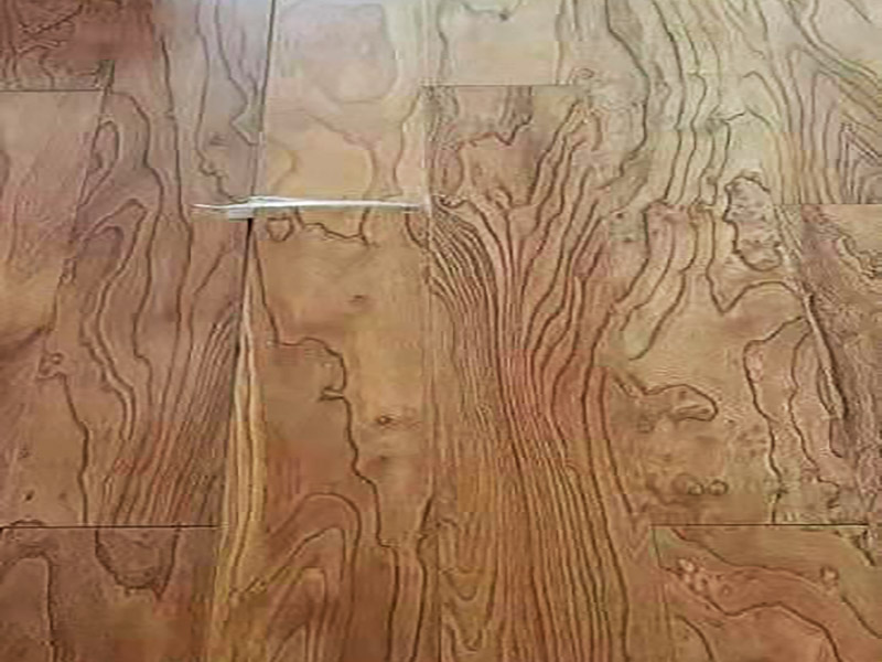 木地板維修翻新：把地板裂縫中的灰塵清理干凈，裂縫周邊貼上美紋紙。用注射器把安環(huán)密封膠填滿裂縫，用刮板刮平，美紋紙揭掉。修補材料固化后，一定要有彈性，室內(nèi)溫度變化裂縫大小會變化；固化后會因裂縫漲縮產(chǎn)生脫落或開裂不能防塵。