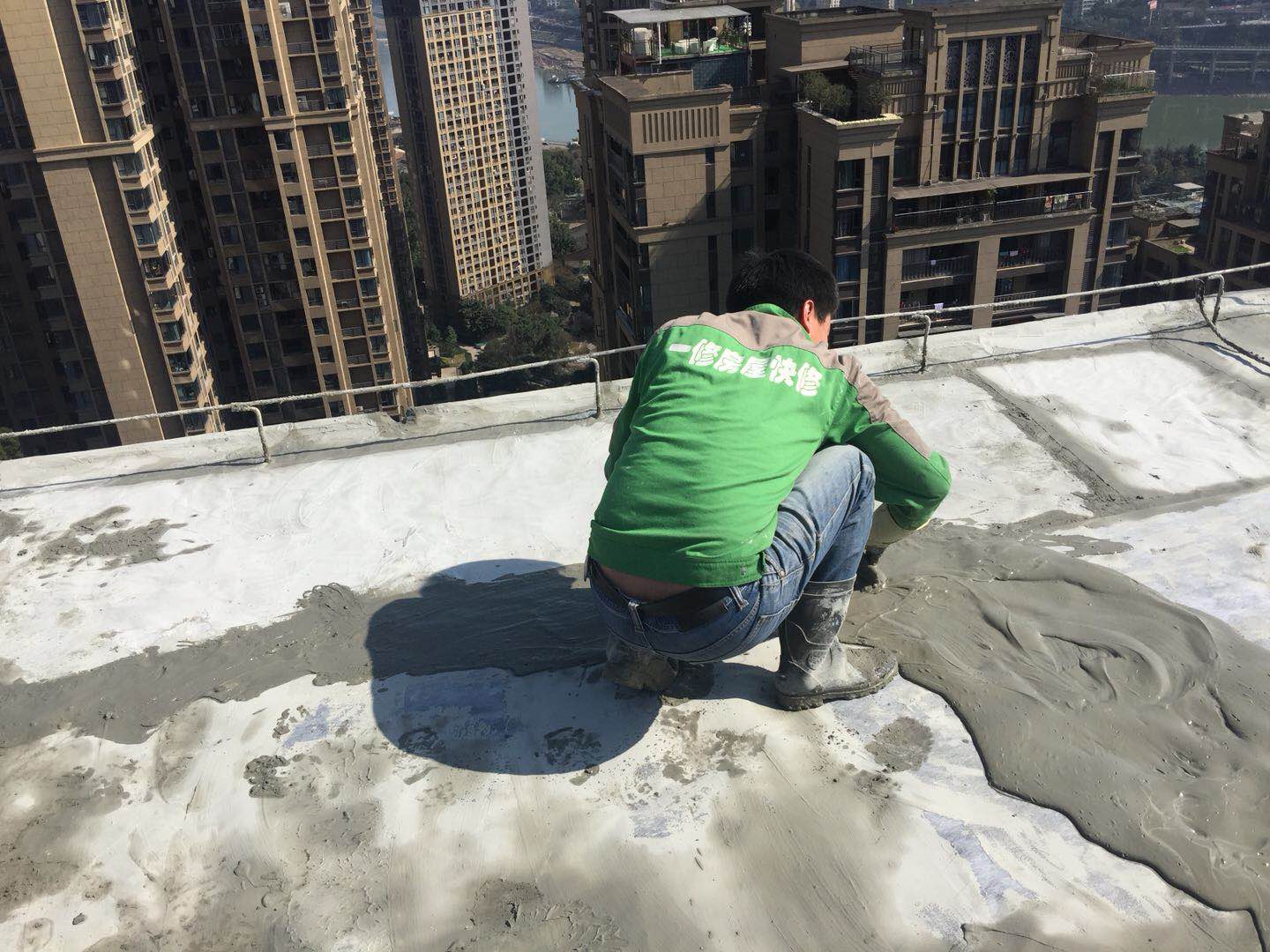 唐山房頂滲水,樓房房頂滲水怎么處理？