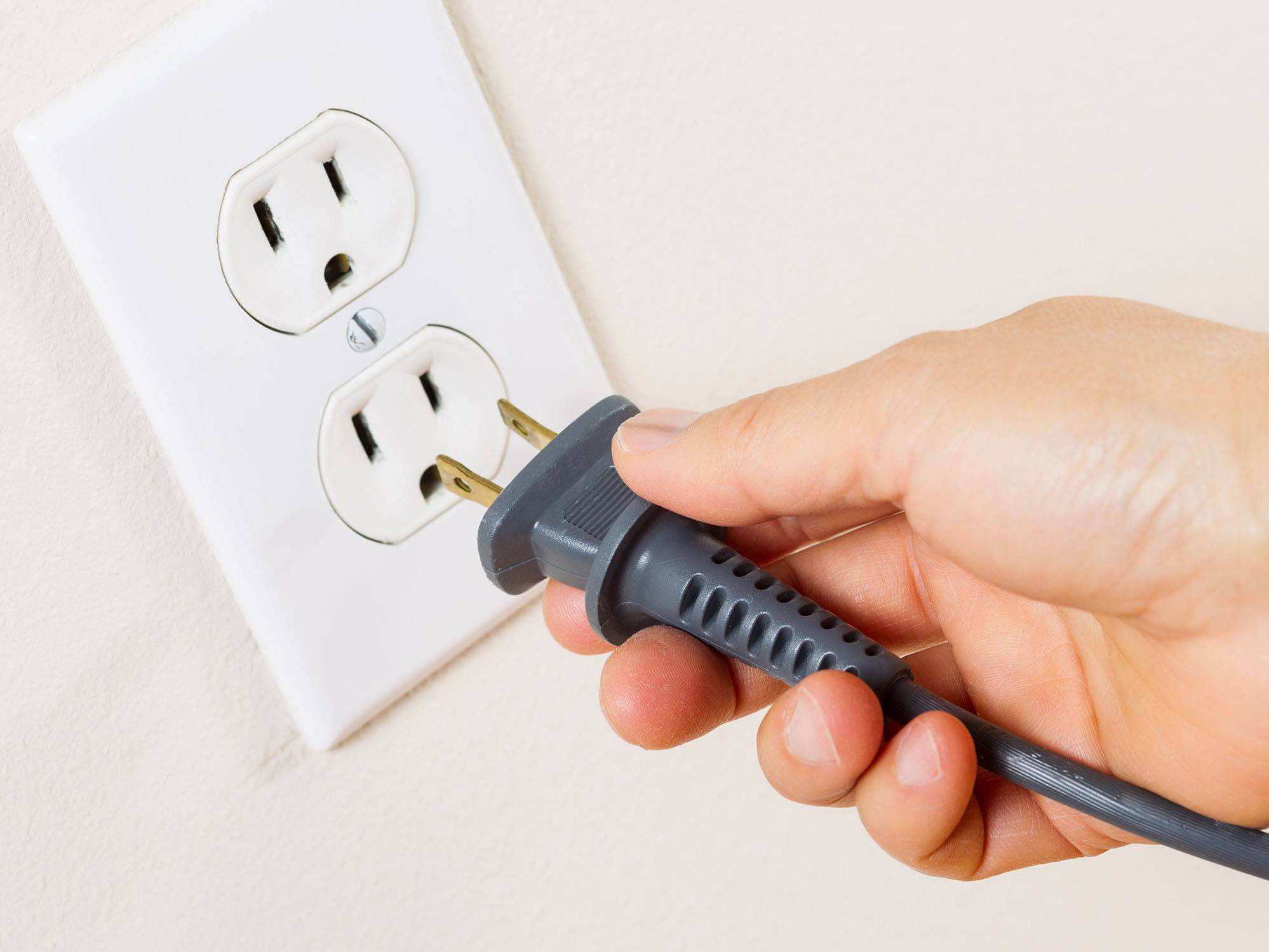 家里插座沒電也沒跳閘應該怎么處理？不用砸墻也能處理墻內斷線哦