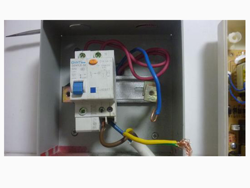 跳閘了怎么恢復(fù)用電，直接推上去是沒(méi)有用的，這樣處理更方便哦