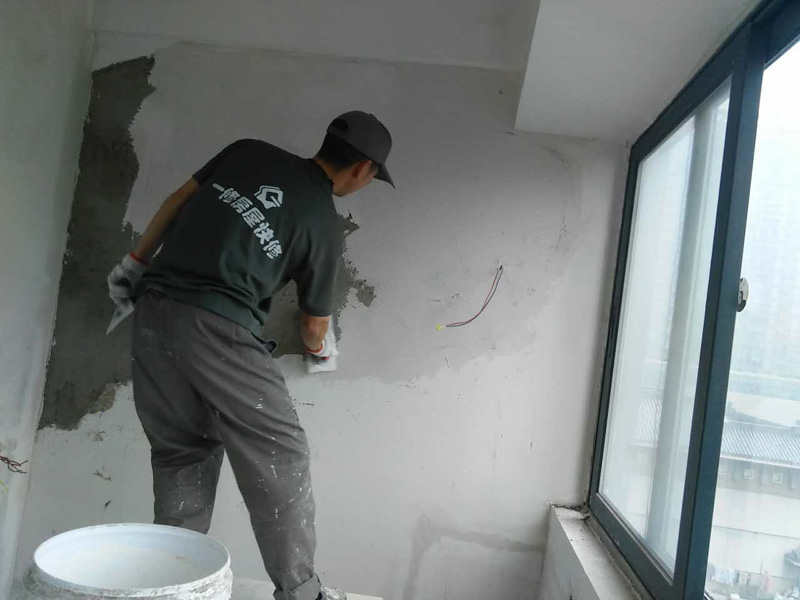一修墻面開裂、鋪實木地板、斷路器維修