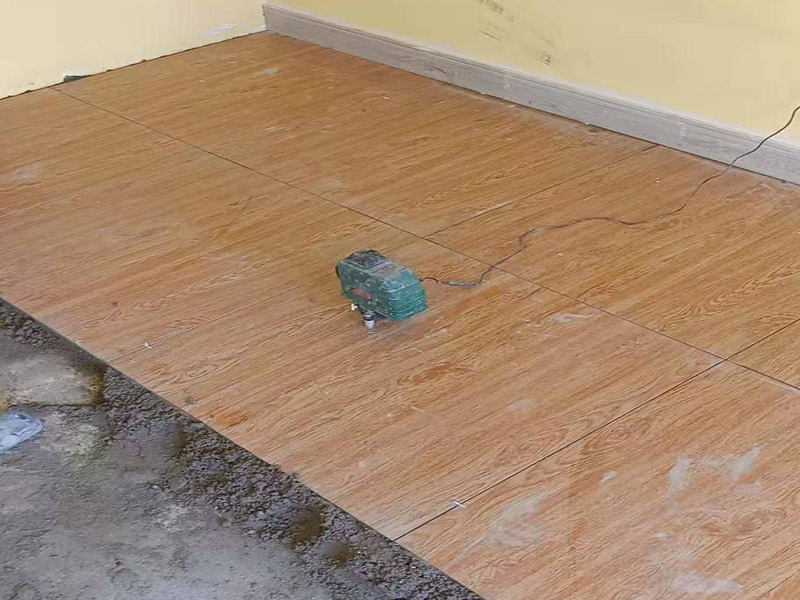 工地上料地板磚多少錢一平方，貼磚費用