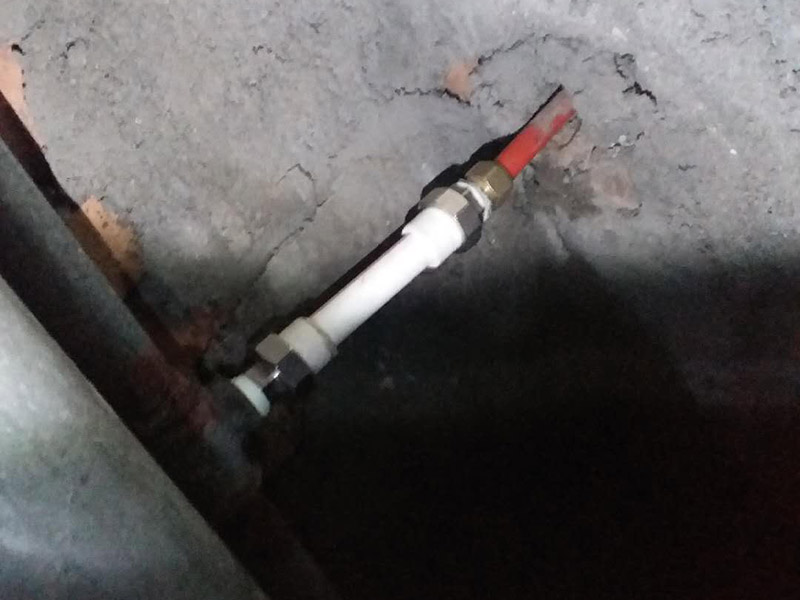 深圳衛生間防水步驟，橫豎刷兩遍防水涂