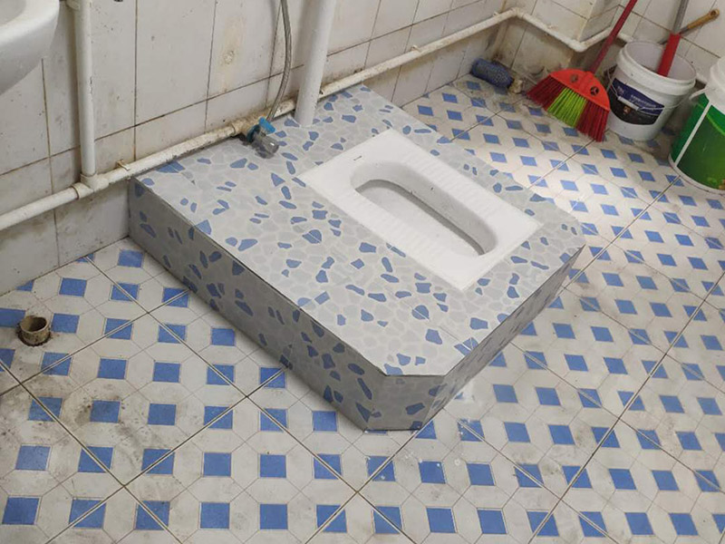 衛生間滲水到隔壁墻發霉，衛生間滲水的