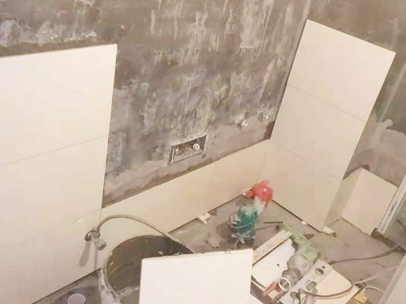 衛生間漏水不多，不砸地磚修衛生間漏水