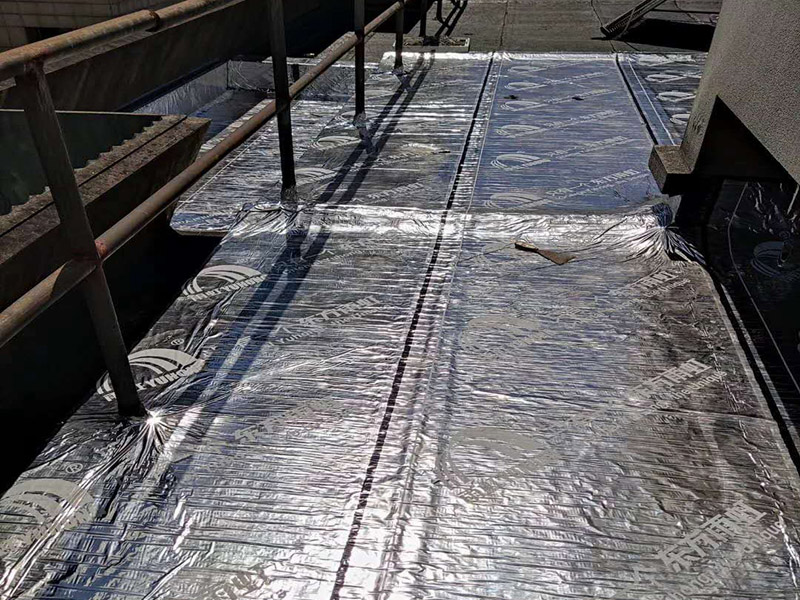樓頂下雨漏水，樓頂漏水用什么補漏才好
