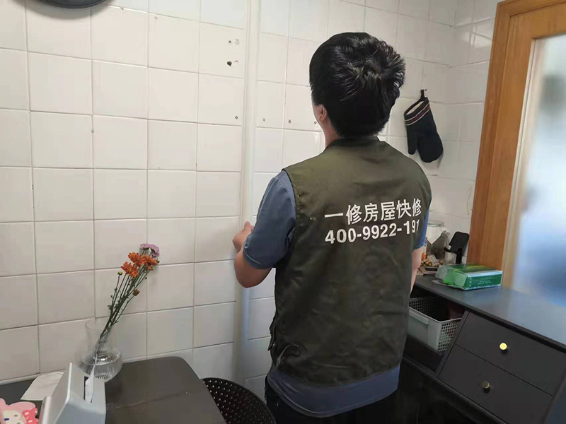 天河區(qū)地磚防水多少錢一平米？不敲瓷磚